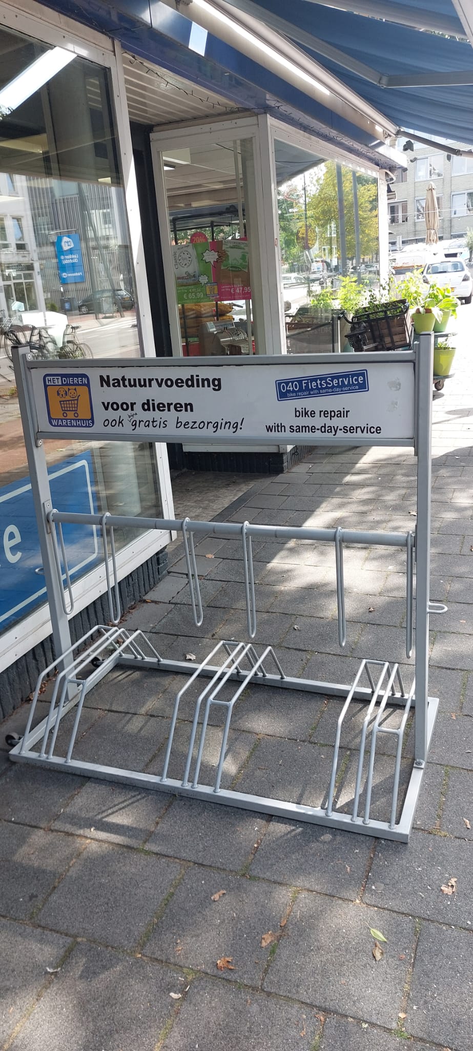Stevig fietsenrek met reclame-mogelijkheid - met wieltjes