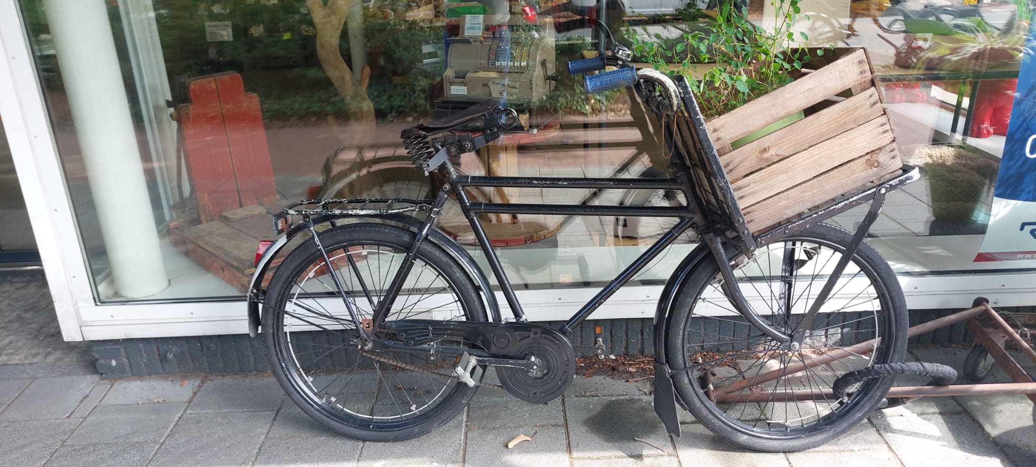 Authentieke decoratieve bakkersfiets met XXL-voordrager